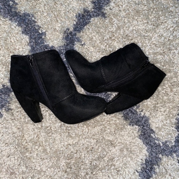 Black Bootie -Bow tie - Picture 3 of 4